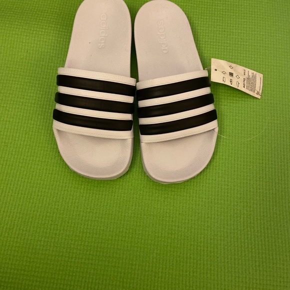 Adilette slide - Picture 3 of 6